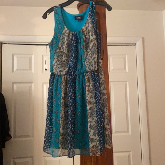 Multi design dress beautiful - Picture 3 of 4